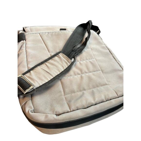 Gray Kenneth Cole Reaction Messenger Bag With Adjustable Shoulder Strap & Multip - Picture 11 of 11